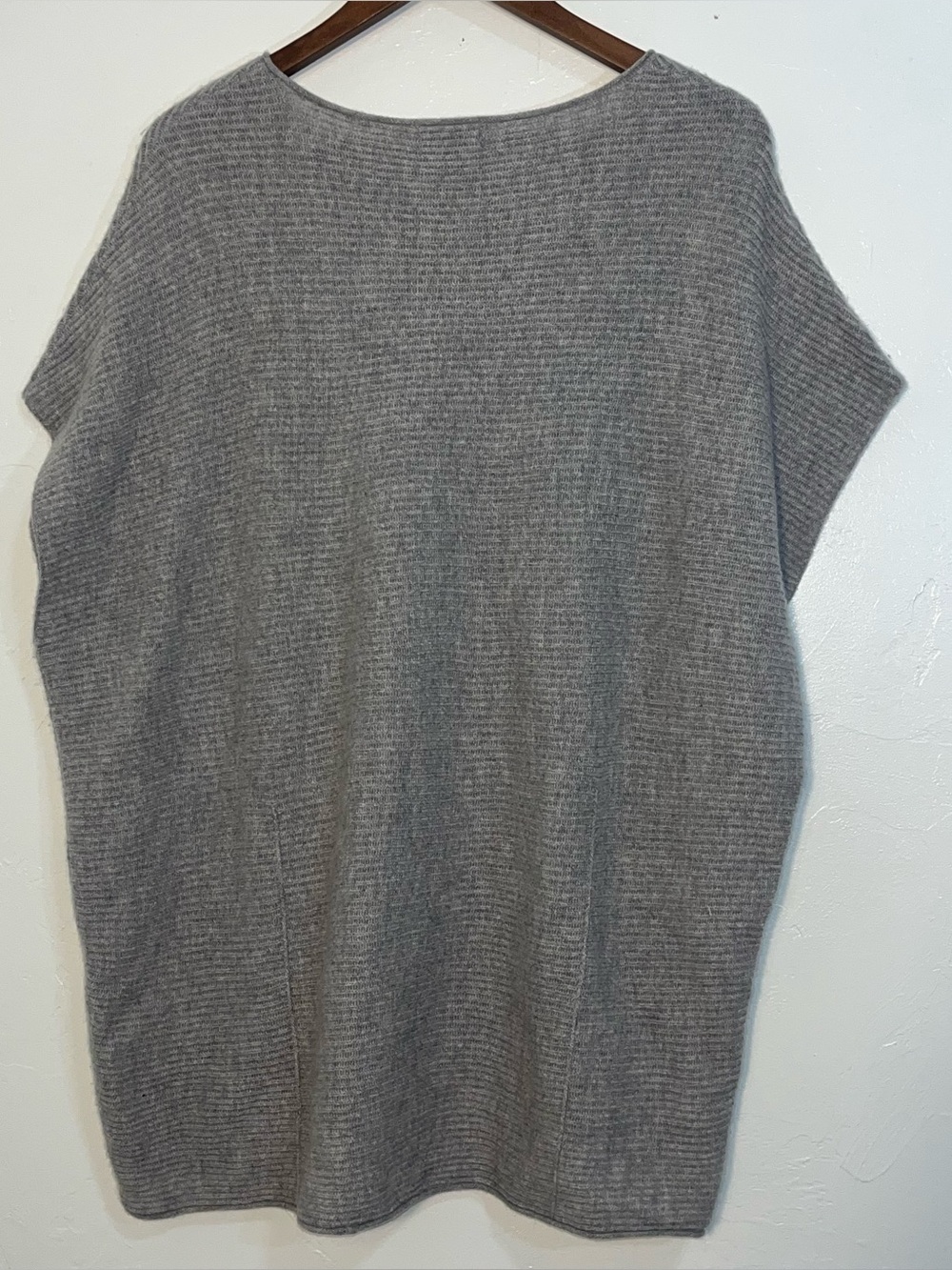 Neiman Marcus 100% Cashmere Gray Ribbed Short Sleeve Tunic Sweater - Picture 8 of 11